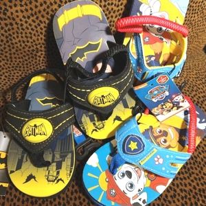Batman/Paw Patrol- NWT Boys "LIGHTS UP"!!! Flip Flops Sandal Set- Size 9/10